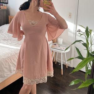 Missguided - V Neck Frill Sleeve Dress